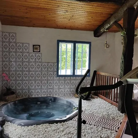 Dans Maison De Caractere Au Calme *