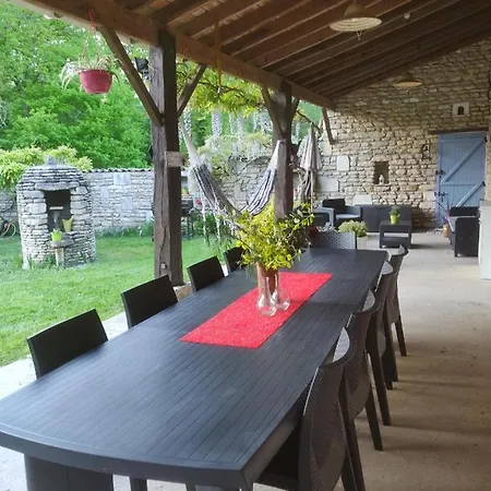 Dans Maison De Caractere Au Calme Reignac (Gironde)