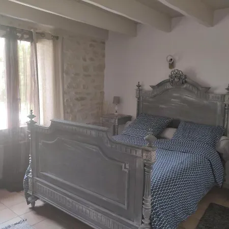 Dans Maison De Caractere Au Calme Bed & Breakfast