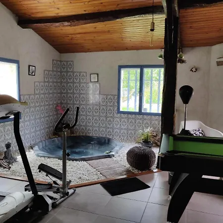 Dans Maison De Caractere Au Calme Bed & Breakfast