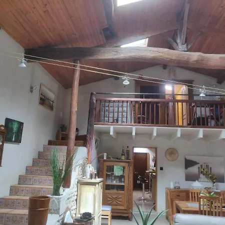 Dans Maison De Caractere Au Calme Bed & Breakfast *