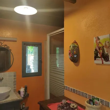 Dans Maison De Caractere Au Calme Reignac (Gironde)