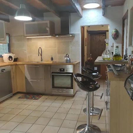 Dans Maison De Caractere Au Calme Reignac (Gironde)